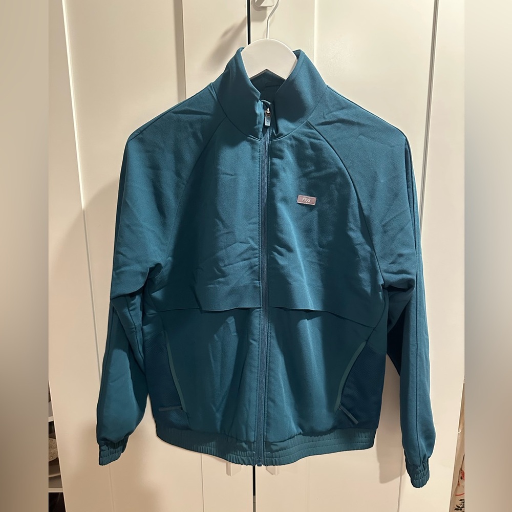 Figs Sydney Scrub Jacket NWOT size XS Caribbean Blue